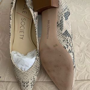 Sole society “almost” flats